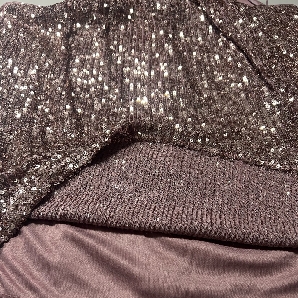 Rose sleeveless sequinned blouse with satin rose collar. NWT. Size Medi… - Picture 4 of 8